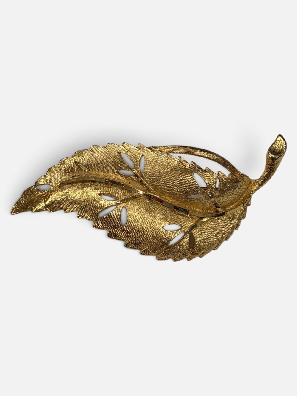 BSK Vintage Textured Gold Leaf Brooch Pin Brushed Gold Tone Mid Century Retro